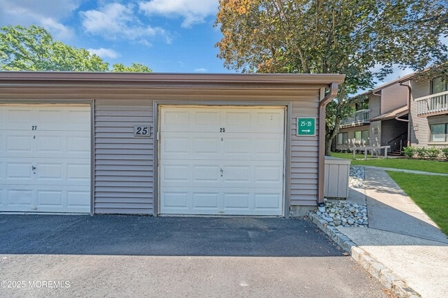 Building Photo - 25 Claremont Ct
