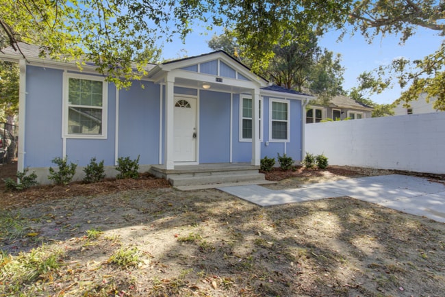Building Photo - Renovated 3BR/2BA Home for Rent in North Charleston Granite Countertops Stainless Steel Appliances