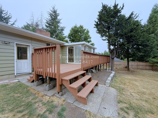 Building Photo - 980 NW Wallula Ave