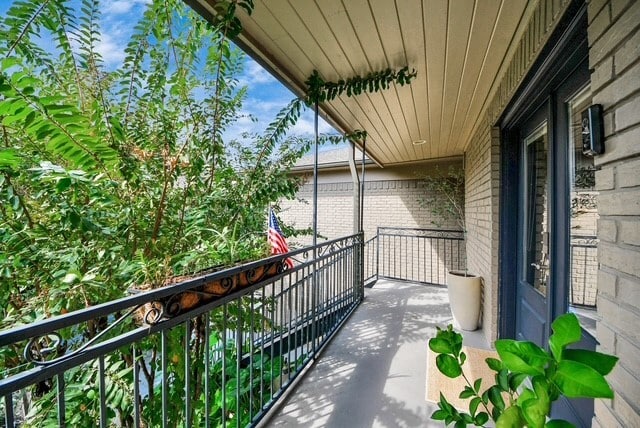 Building Photo - 1410 Hyde Park Blvd