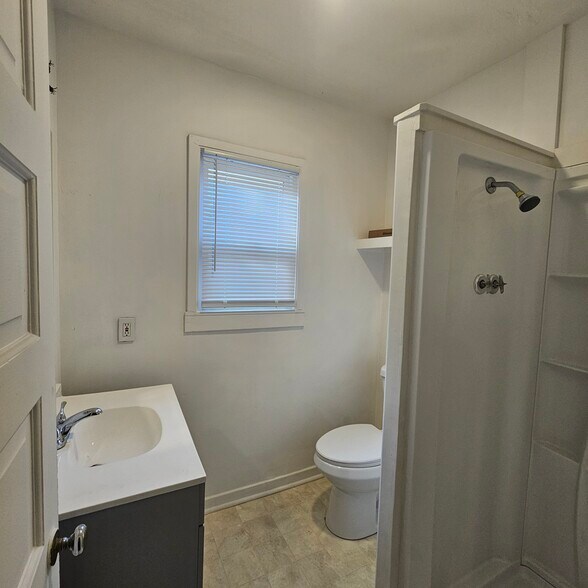 Building Photo - 1211 Laburnum Ave