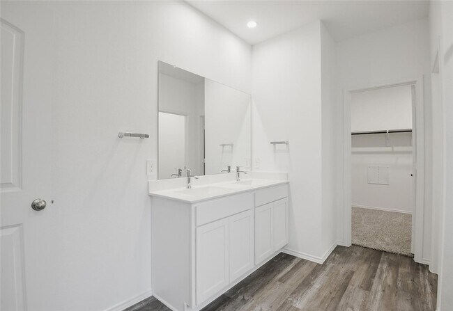 Building Photo - 1055 Llano Trl