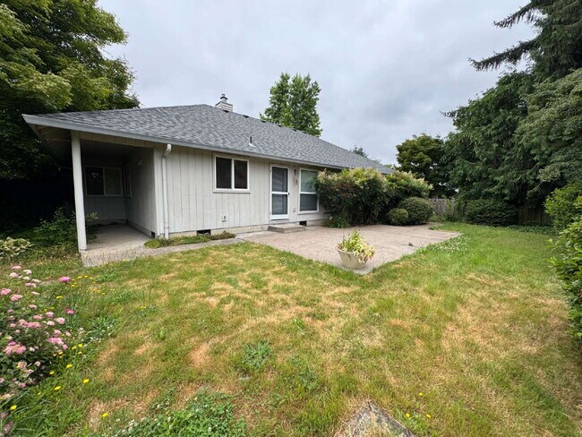 Building Photo - Spacious Single-level Home in Newer Milwau...