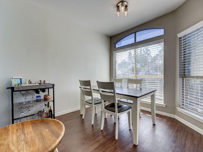 Building Photo - 6000 Shepherd Mountain Cove