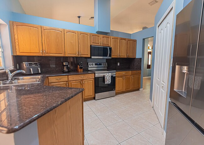 Building Photo - 1193 SW Live Oak Cove