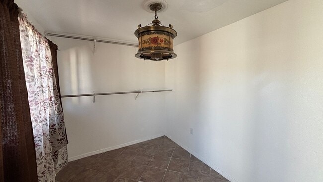 Building Photo - Three Bedroom, Two Bathroom Home in East H...