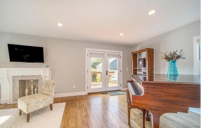 Building Photo - 986 Smith Ave