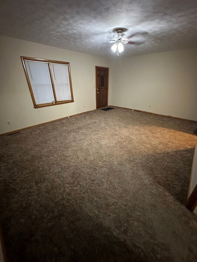 Building Photo - 2 Bedroom, 1 Bathroom House with Carport