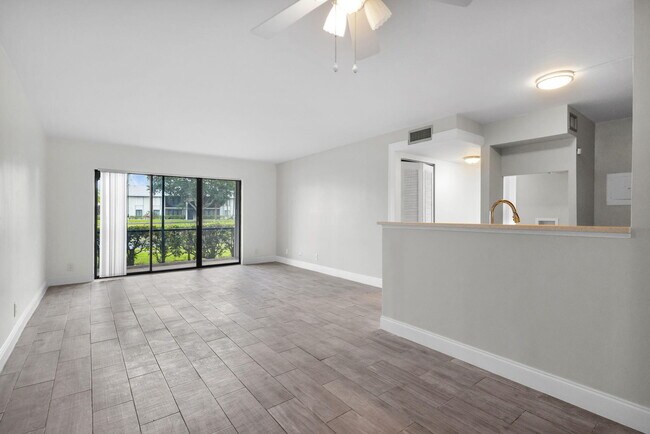 Building Photo - 1011 Green Pine Blvd