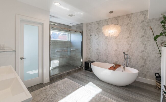 Building Photo - Three Bed Olde Kensington Home