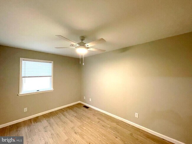 Building Photo - 10960 Earnshaw Ln