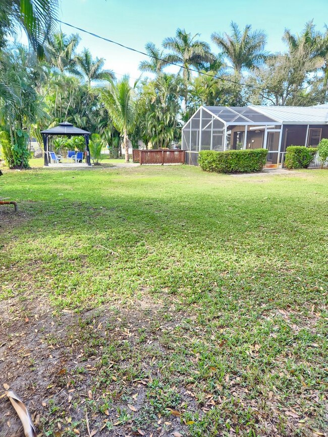 Building Photo - Charming Home With Lanai, Fenced-in Yard, ...