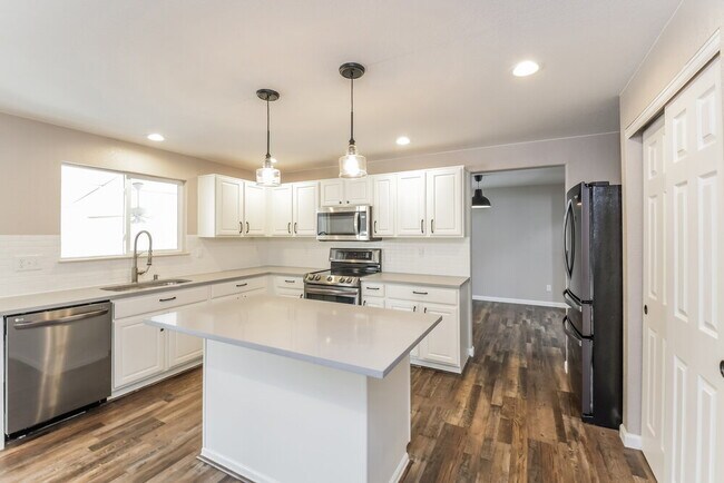 Building Photo - 13922 Hudson Way