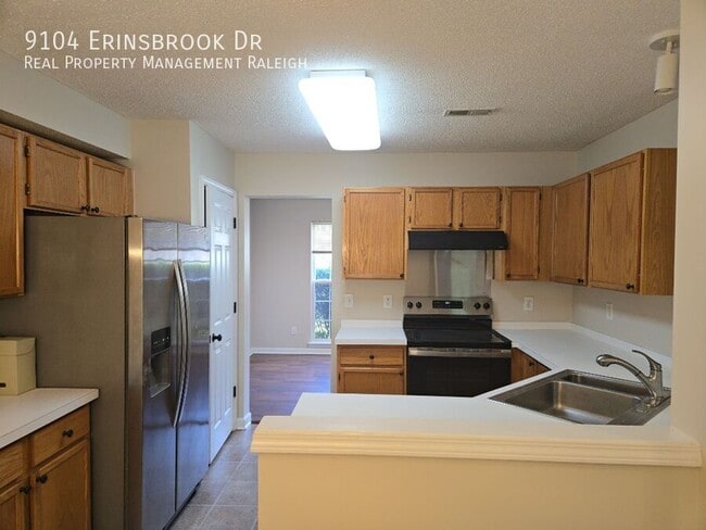 Building Photo - 9104 Erinsbrook Dr