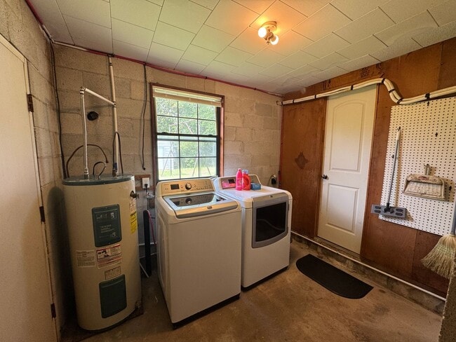 Building Photo - 3 Bedroom 2 Bathroom Home in Chipley FL