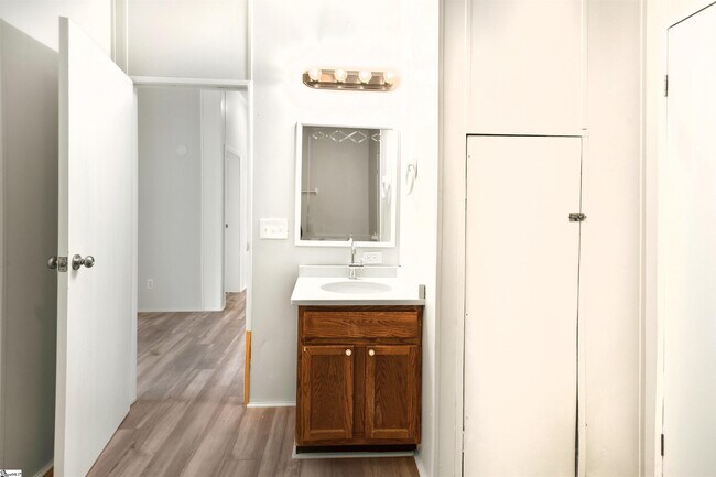 Building Photo - 296 Fish Camp Rd