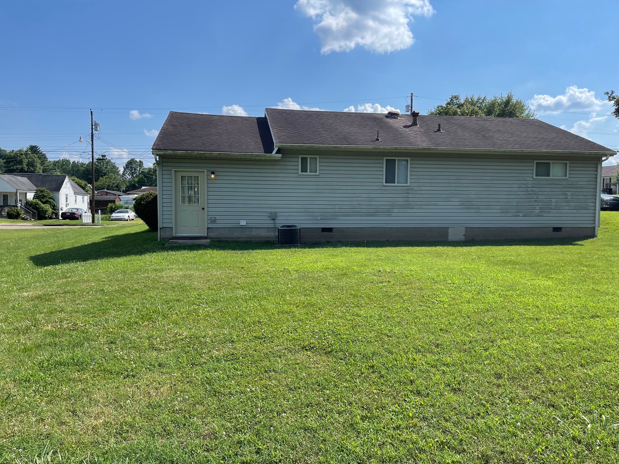 Large backyard - 1307 21st St