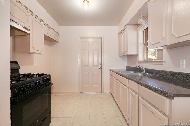 Building Photo - 1603 Peterson Ave