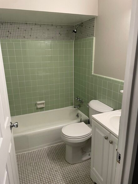 Building Photo - 1285 Mehlview Ct