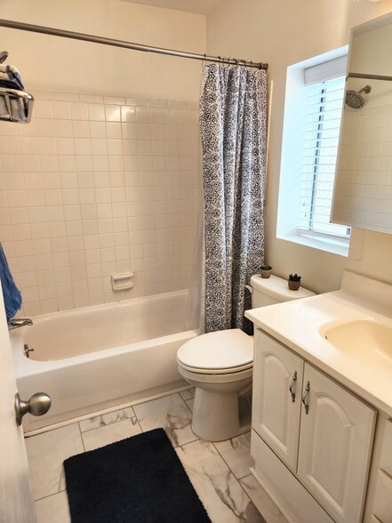 Master bathroom - 1333 S Ponce de Leon Ave NE