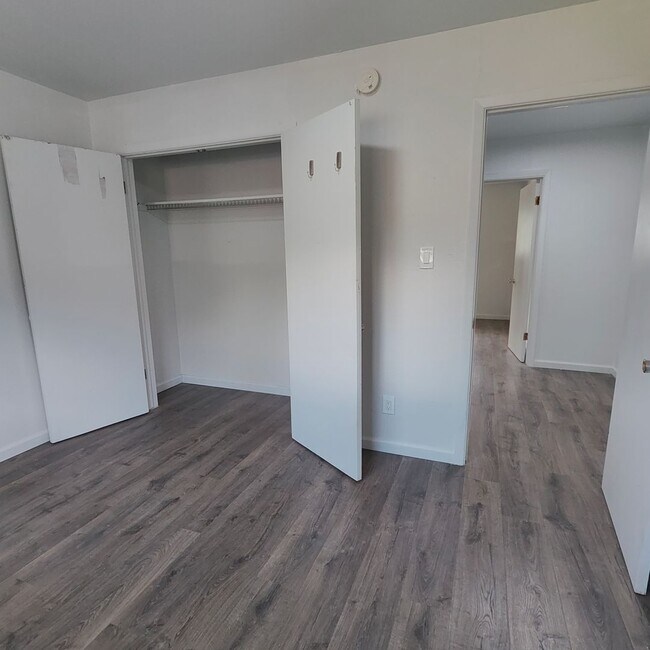 Building Photo - 2 Bedroom in North Boulder Triplex