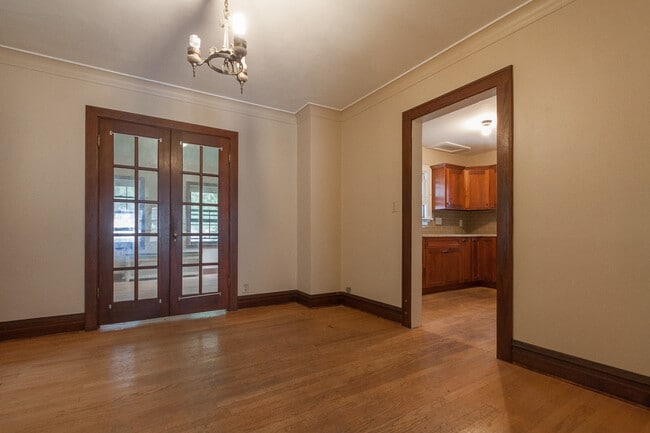 Building Photo - 2642 Kendall Avenue
