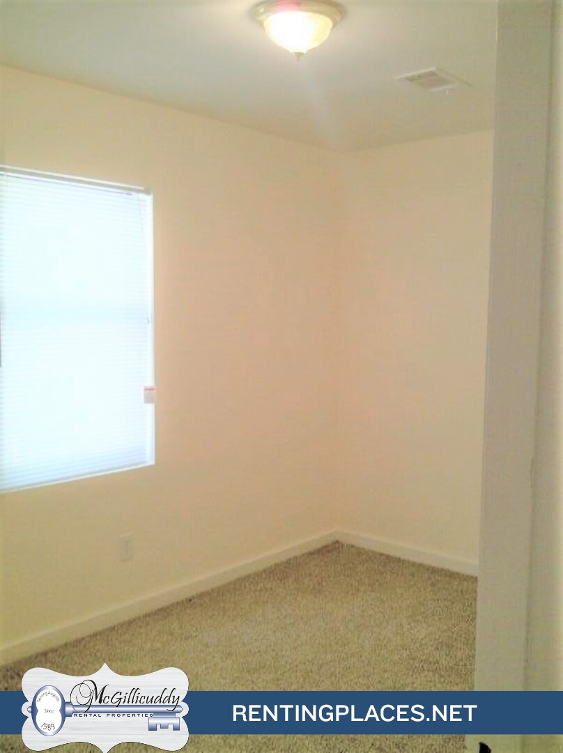 Building Photo - 1244 Holden Dr