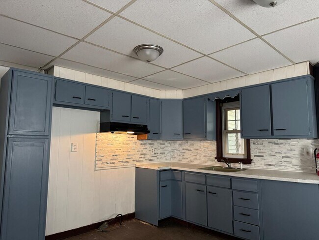 Building Photo - 647 Edgewood Ave