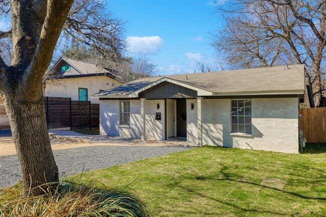 Building Photo - 902 Jessie St