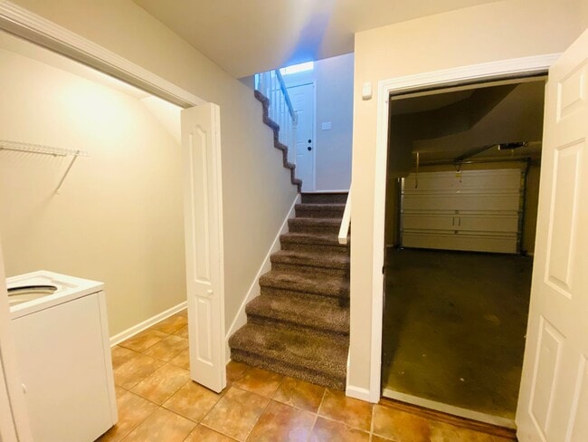 Building Photo - 1728 Thistlewood Dr