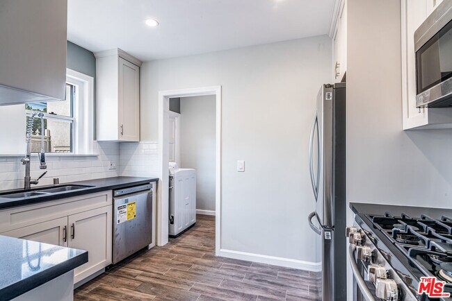 Building Photo - 726 1/2 N Edinburgh Ave