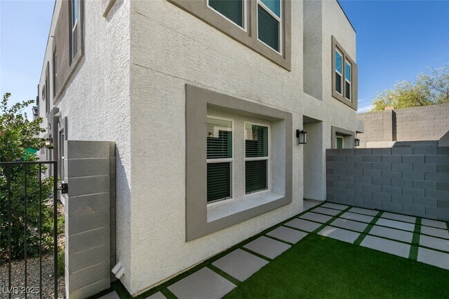 Building Photo - 6229 Mangler St