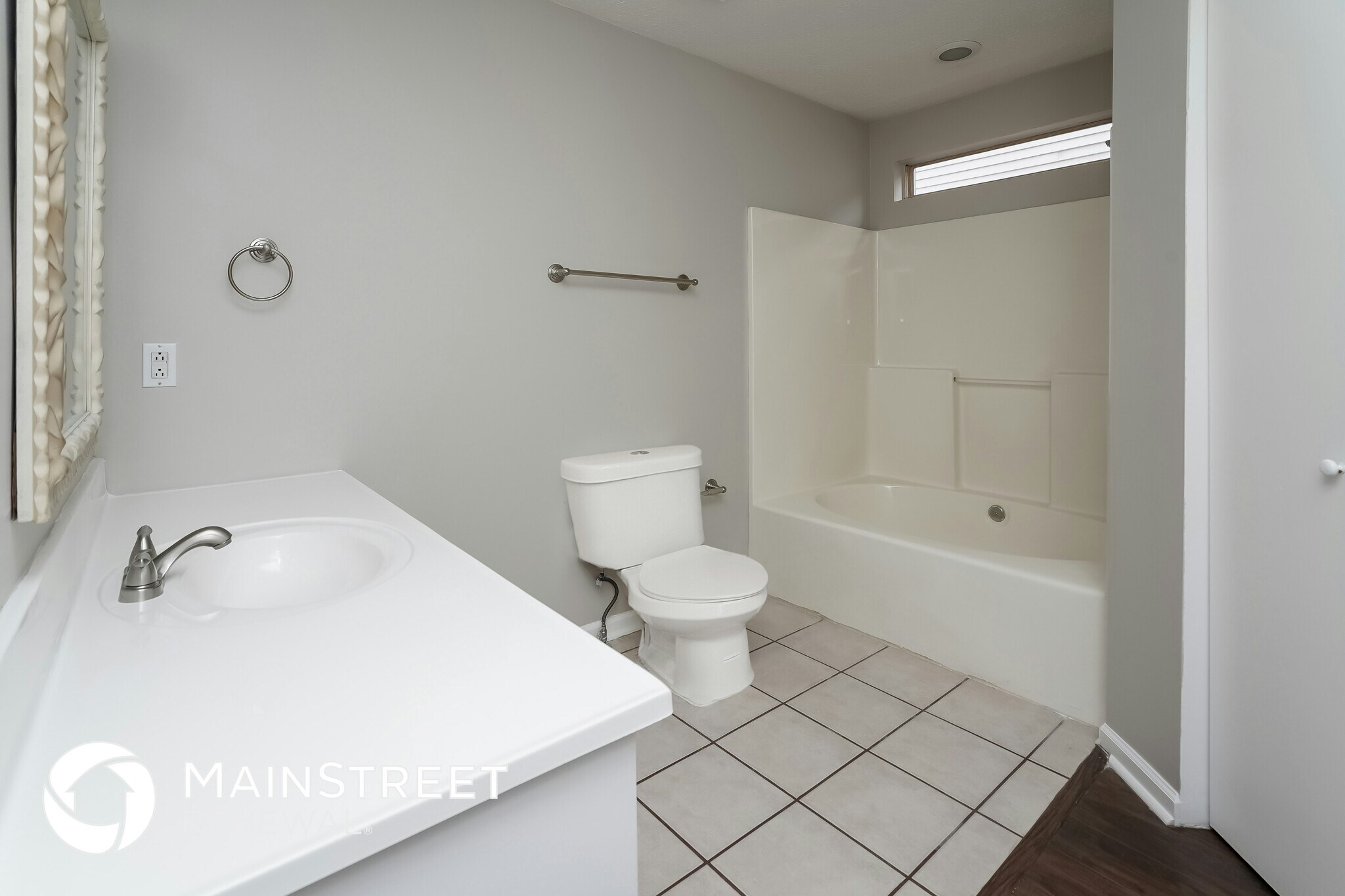 Building Photo - 922 Bexhill Ct S