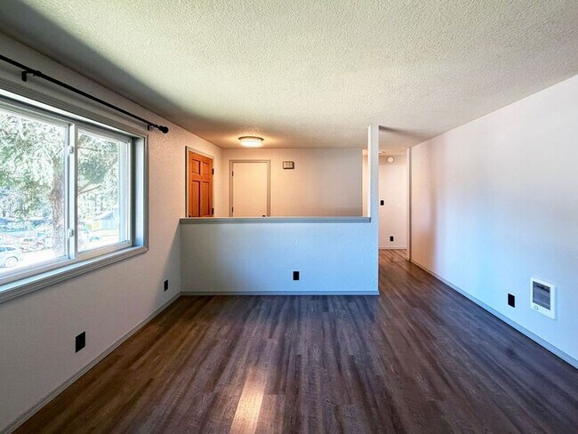 Building Photo - 24712 Parkside Dr