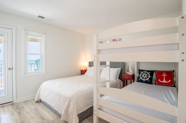 Building Photo - Villa Capriani 218B @ 790 New River Inlet Rd