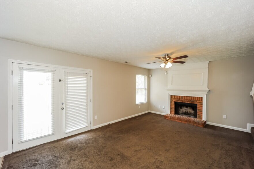 Building Photo - 375 Birchmere Close SW
