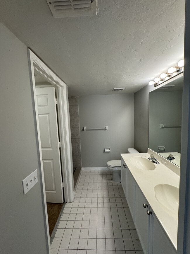 Building Photo - 28261 Pine Haven Way