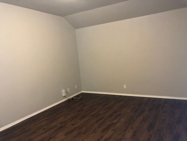 Building Photo - Bixby Schools -  3 Bedroom 2 Bath in The T...