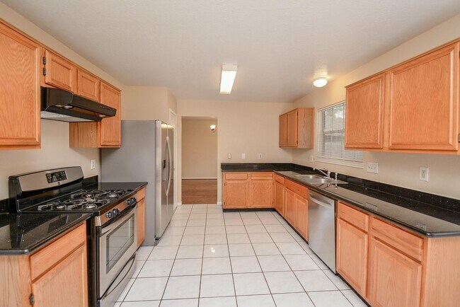 Building Photo - 17023 Blue Mist Cir