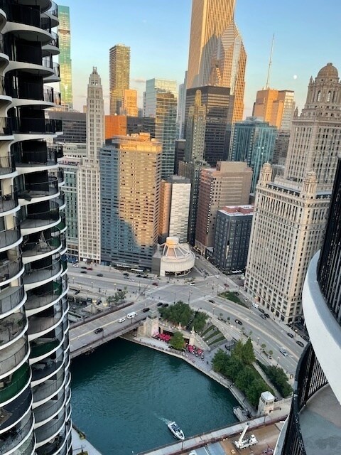 Building Photo - 300 N State St