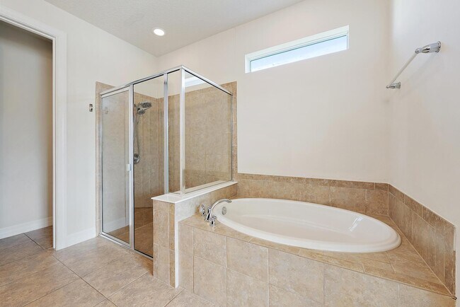 Building Photo - 127 Shores Pointe Dr