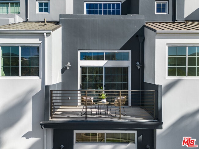 Building Photo - 5350 Playa Vista Dr