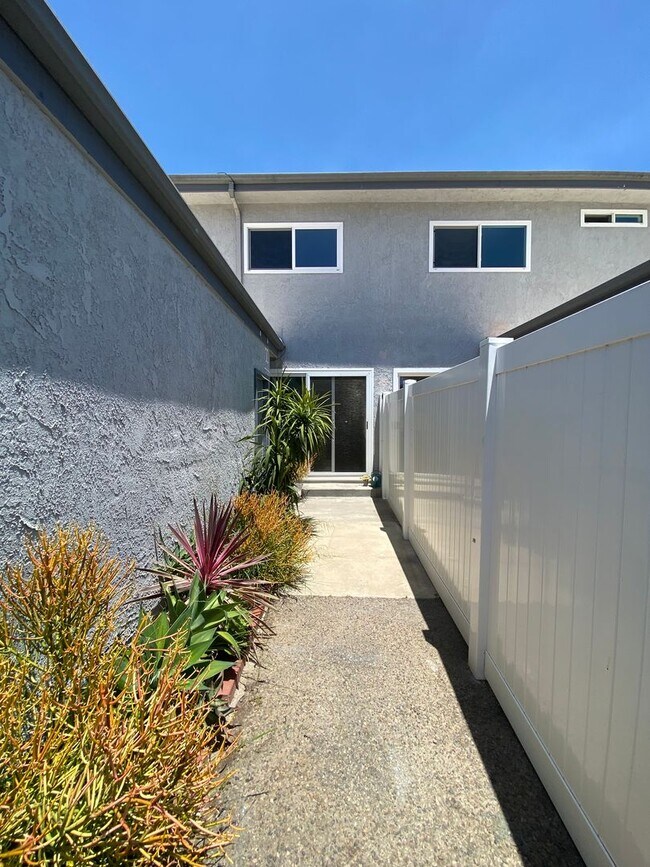 Building Photo - Harbor Village 2 bedroom Condo *OPEN HOUSE - SEE DATES AVAILABILITY*