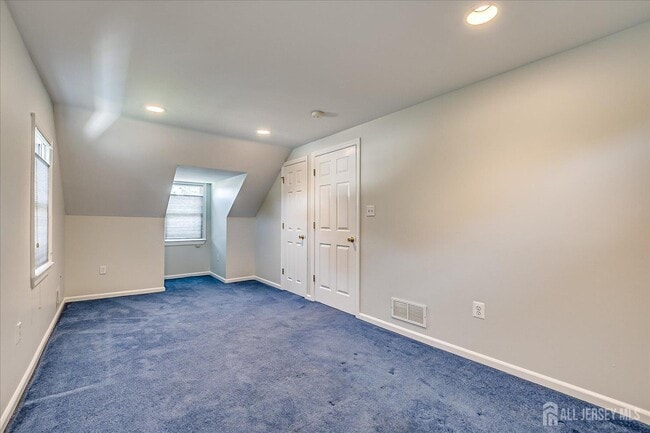 Building Photo - 6 Robert Cir