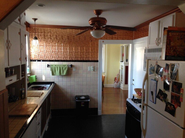 Building Photo - 1820 Pleasant St