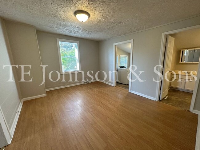 Building Photo - Charming 3-Bedroom Home with Spacious Yard in Winston-Salem!