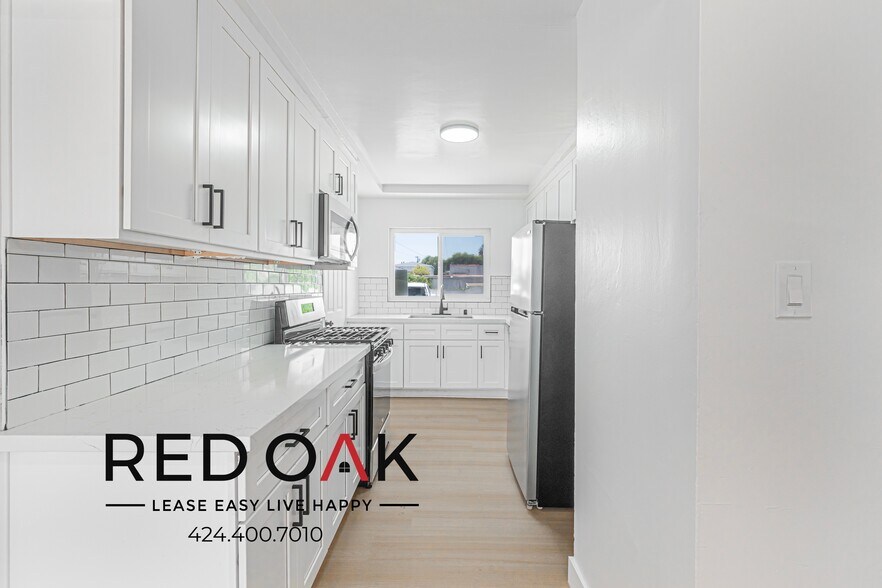 Building Photo - 1622 W 83rd St