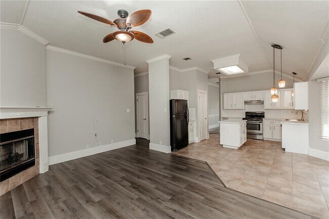 Building Photo - 17002 Hillside Dr