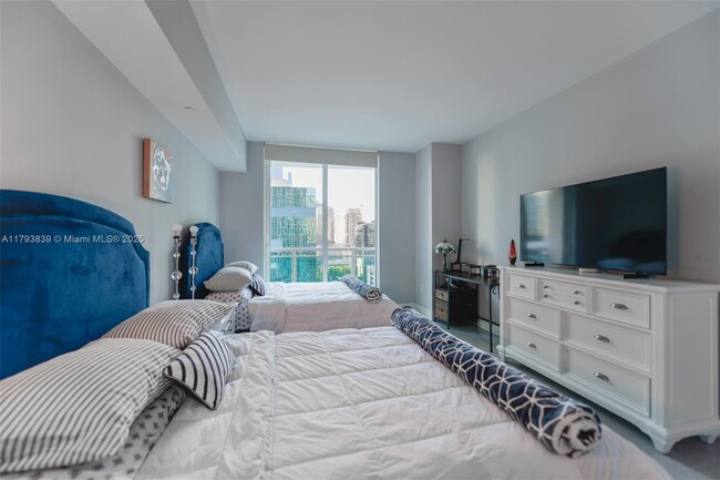 Building Photo - 951 Brickell Ave