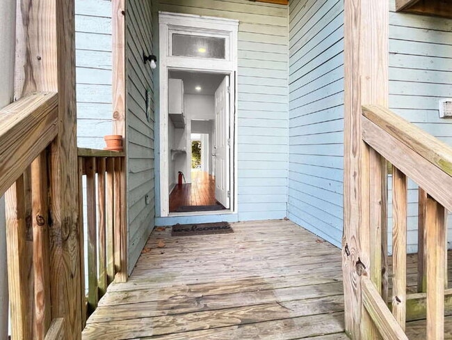 Building Photo - 1012 E Park Ave